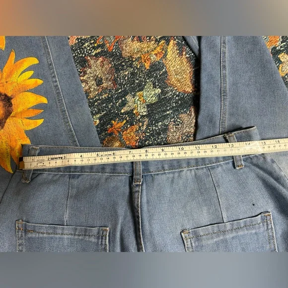 Women’s hand painted sunflower jeans. Size large. - Picture 4 of 4
